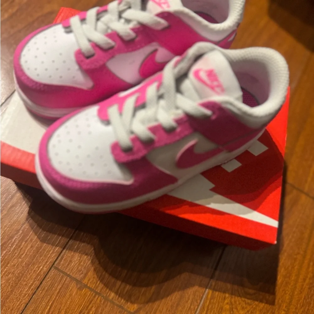 Nike Pink and White Kids Low-Top Sneakers - Picture 2 of 5